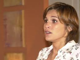 O Beijo do Vampiro: Lívia se arrisca para salvar a vida de Augusto