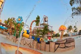 Water park in caldas novas, goias, brazil. Viagens Caldas Novas Hoteis Em Caldas Novas Prive Hoteis E Parques Nautico Praia Clube
