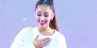 Ariana grande got smacked in the head with angel wings while performing at the 2014 victoria's secret fashion show in london on tuesday, dec. Quiz Only An Ariana Grande Super Fan Can Ace This Quiz Kaynuli