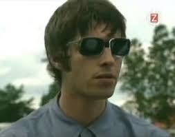 Both brothers have gone on to solo acts, and liam has become something of a fashion icon, mostly for his '90s looks. 90s Liam Gallagher Gif Find On Gifer