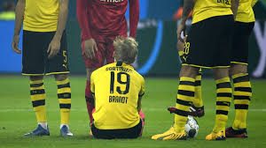 2.5m members in the soccer community. Julian Brandt Von Borussia Dortmund Verletzte Sich Gegen Bayer 04 Leverkusen Eurosport