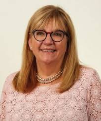 Deena Mckenzie's Instagram, Twitter & Facebook