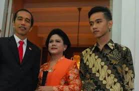 Dalam halaman utamanya, kamis (5/12/2019), the times menyebut jokowi sebagai sosok pemersatu di tengah disrupsi dan kekacauan yang tengah terjadi di dunia. Runs In The Family Jokowi S Eldest Son Gibran Joins Pdi P Slated To Run For Mayor Of Solo Coconuts Jakarta