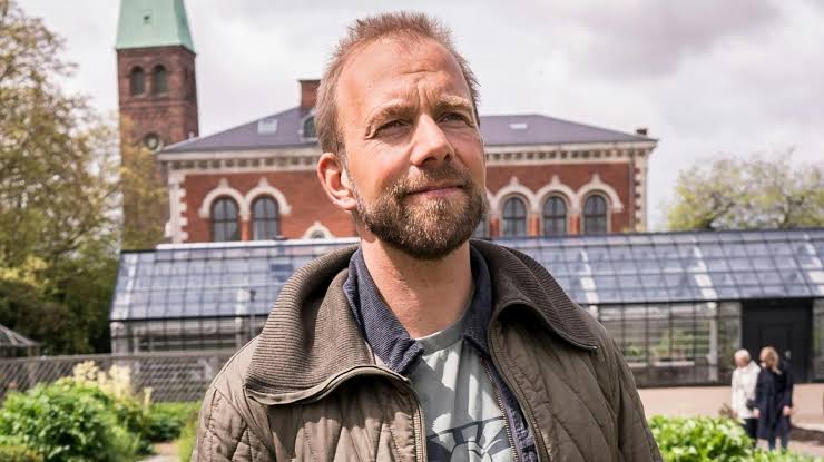 Søren Vesters nye sommerhusprogram har mødt skarp kritik: Nu reagerer han |  BILLED-BLADET