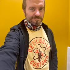 I don't know if this will get past admin as its not dull it's bloody  hilarious. In fact I'm crying real tears howling with laughter. Anyway I  posted pic 1 (taken around