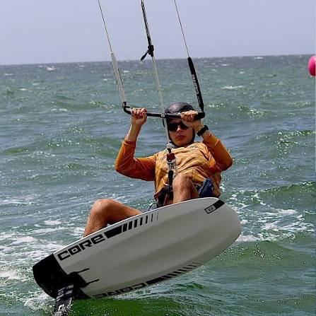 La joven dominicana Victoria Brantot, gana primer lugar en competencia internacional de Kitesurf en Brazil. Victoria es una promesa del kite internacional, con un gran talento y un futuro prometedor. ArribaRD🇩🇴