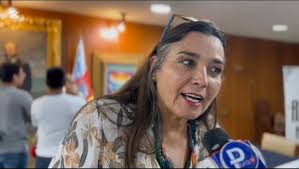 🔴KARLA SCHAEFER CRÍTICA MINERIA Y DEFIENDE LA MINERÍA FORMAL EN PIURA,  Karla Schaefer Cuculiza, excongresista, criticó la oposición al sector  minero formal en Piura y la promoción de eventos ...
