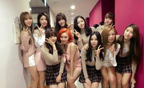 Os membros do gfriend passaram momentos maravilhosos demonstrando amor por seus colegas cantores, iu e o grupo red velvet! Gfriend Mamamoo S Friendship Daily K Pop News Latest K Pop News