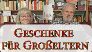 Weihnachten steht vor der tür und man muss sich gut überlegen, was genau man den familienmitgliedern und freunden als geschenk besorgt. Geschenke Fur Grosseltern Weihnachtsgeschenke Fur Oma Und Opa Youtube