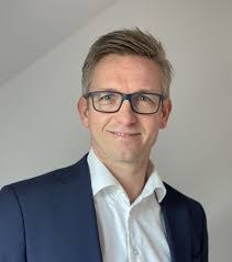 Ronnie Winkler's Instagram, Twitter & Facebook