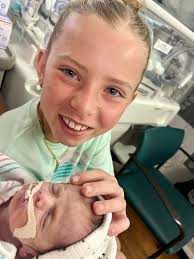 Raelynn finally got the chance to meet her little brother in the NICU, and  it was a moment that will be forever etched in their hearts! It was also  the first time