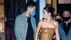 Kendall jenner is instagram official with boyfriend devin booker, an nba player who currently plays for the phoenix suns. Kendall Jenner Is Really Happy In Relationship With Devin Booker Entertainment Tonight