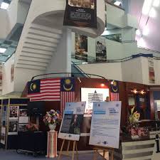 Daftar pejabat kementerian pendidikan dan kebudayaan. Fotos Bei Kementerian Penerangan Komunikasi Dan Kebudayaan Jetzt Geschlossen Taman Tasik Titiwangsa Perpustakaan Negara Malaysia National Library Of Malaysia