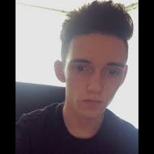 Felicity Powell (@Lici_x)