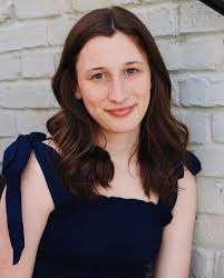 Hi! My name is Mia Quinn. I'm a student at the University of Mississippi.  It's almost time for graduation! If you still haven't gotten your pictures  done, I'm here to help! I