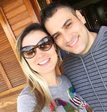 This is andressa urach by cacau oliver on vimeo, the home for high quality videos and the people who love them. Andressa Urach Anuncia Casamento Com Pai De Seu Filho Bahia No Ar