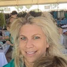 Lisa Diplacido's Instagram, Twitter & Facebook