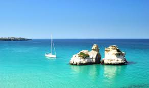 A torre dell'orso, per anni bandiera blu per le sue acque cristalline e la sua splendida spiaggia di sabbia fine si affittano tre unità abitative e una camera con bagno sul mare, in zona centralissima, circondate dal verde. Da Torre Mozza A Torre Dell Orso Ecco Come Arrivarci
