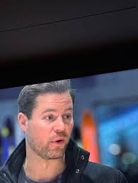 Dave is taking full advantage of Kim losing her voice. It's The Dave Show.