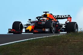 The social media team from the race team of christian horner and helmut marko reacted to a post from mercedes, but they got a nice counter to deal with. Red Bull Sauer Auf Vettel Und Mercedes F1 Insider Com