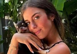 Emma Aragón🤍 (@emmytaa18)