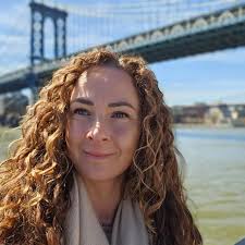 Sara (40) ontmoet in Spoorloos haar Joodse vader in New York: 'De  ontmoeting opende zijn hart'