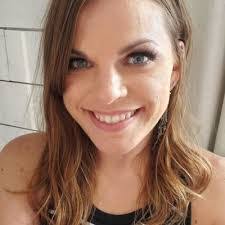 Anna Othman's Instagram, Twitter & Facebook