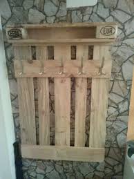 Andy und reik versuchen sich heute mal als baumeister, und zwar möchten die beiden für reiks wohnung eine garderobe aus einer palette bauen. Europaletten Garderobe Europalette Garderobe Mobel Aus Paletten Into The Woods