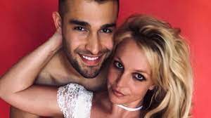 Singer, musician and performer britney spears left her. So Verliebt Britney Spears Und Ihr Sam Bei Foto Shooting Promiflash De