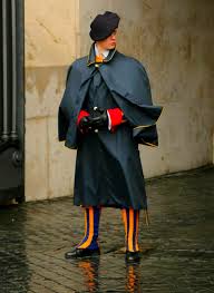 Vatican com zum kleinen preis. Vatican Swiss Guard In Rain Gear Uniformporn