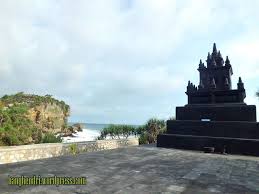 Pantai ngobaran di gunung kidul adalah salah satu pantai terunik di jogja. 10 Pantai Ngobaran Ideas Statue Of Liberty Landmarks Statue