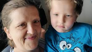 Tina (40) skjønte ikke hva som var galt med Benjamin (5) før en  ambulansesjåfør stilte spørsmålet som endret alt