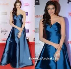 Make ripples, waves and curls another string of your short hairstyle bow. What Hairstyle And Accessories Should One Wear With A Party Gown Quora