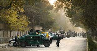 Le président ashraf ghan et le ministre de la défense par intérim bismillah khan mohammadi visitent le corps militaire à kaboul, le 14 août. Gunmen Attack Afghanistan S Kabul University Killing At Least 19 The New York Times