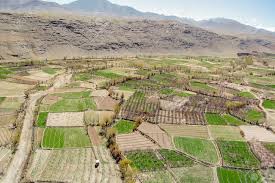 Cpl murat yagci, gfs arès/1er rpima, afghanistan. Photo Aerienne D Une Vallee Entre Kaboul Et Ghazni En Afghanistan Avec Des Champs Agricoles Et Des Montagnes Banque D Images Et Photos Libres De Droits Image 97530744