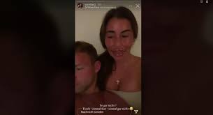 In the pose in ihrer instagram story sarah lombardi !!! Sarah Lombardi Zeigt Sich Mit Krass Aufgespritzten Schlauchboot Lippen