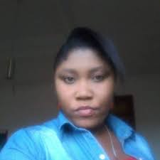 Yon manman, yon Madan Sara, yon machann manje,yon machann twal li eseye  tout sa kibon poul fè edikasyon 6 pitit li yo, li pa janm bouke,kòl mèt pa  bon fòk li al