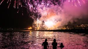 Want a date, someone hella fine & cute teens ages 13 to 16. Seven Waves And Red Underwear 6 New Year S Eve Traditions From Around The World