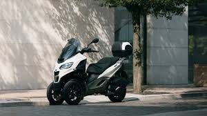 Photo Nous avons test le nouveau scooter Piaggio MP3  Les Echos