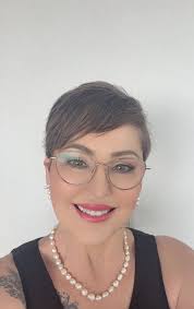 What is the most difficult unit in the TAE40122 course?