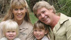 This type of media can be played. 03:42. Crocodile Hunter Tochter Bindi Irwin Stellt Babybauch Bild Ihrer Eltern Nach