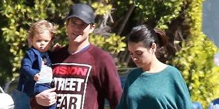Mehrere tage hält das schauspielerpaar den namen und das geschlecht des kindes geheim. Pics Mila Kunis Ashton Kutcher Enjoy Family Day Out With Their Kids
