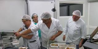 L Equipe Des Cuistots De La Cuisine Centrale Loubesienne