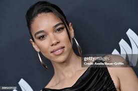 3 906 photos et images haute résolution de Alexandra Shipp