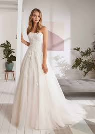 Jun 08, 2021 · perlchen, steinchen und spitze befinden sich auf der korsage. Brautmode White One Brautkleid Ordizia Anna Moda