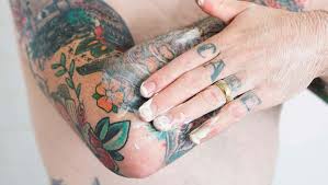 Numbs the skin, reduces inflammation and redness. Do S Dont S An Official Guide In Healing Your New Tattoo Tattoodo