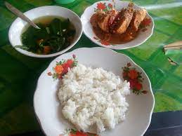Campurkan tepung beras, air, dan bumbu halus, aduk rata. Ayam Goreng Pedas Warung Pojok