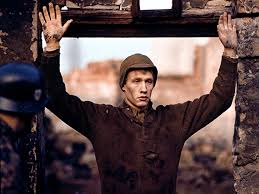 A man named billy pilgrim tells the story of how he became unstuck in time and was abducted by aliens. Slaughterhouse Five Kurt Vonnegut
