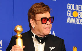 Elton john blieb zunächst brüskiert zurück, besuchte aber seinen freund, wenig später checkte er selber in einer institution ein. Elton John Ich Bin Keine Diva