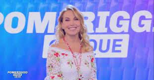 Vedendo patrizia e il figlio manuel, mano nella mano. Pomeriggio Cinque Diretta Streaming Di Oggi E Repliche Tvdream
